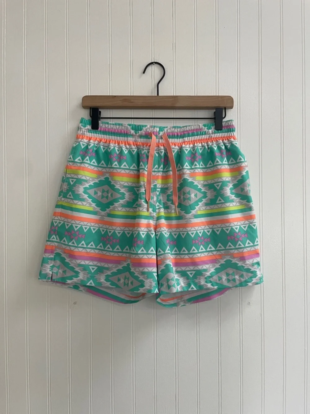 CHUBBIES The En Fuegos Classic Swim Trunks in Teal Geometric 5.5” Inseam Size M